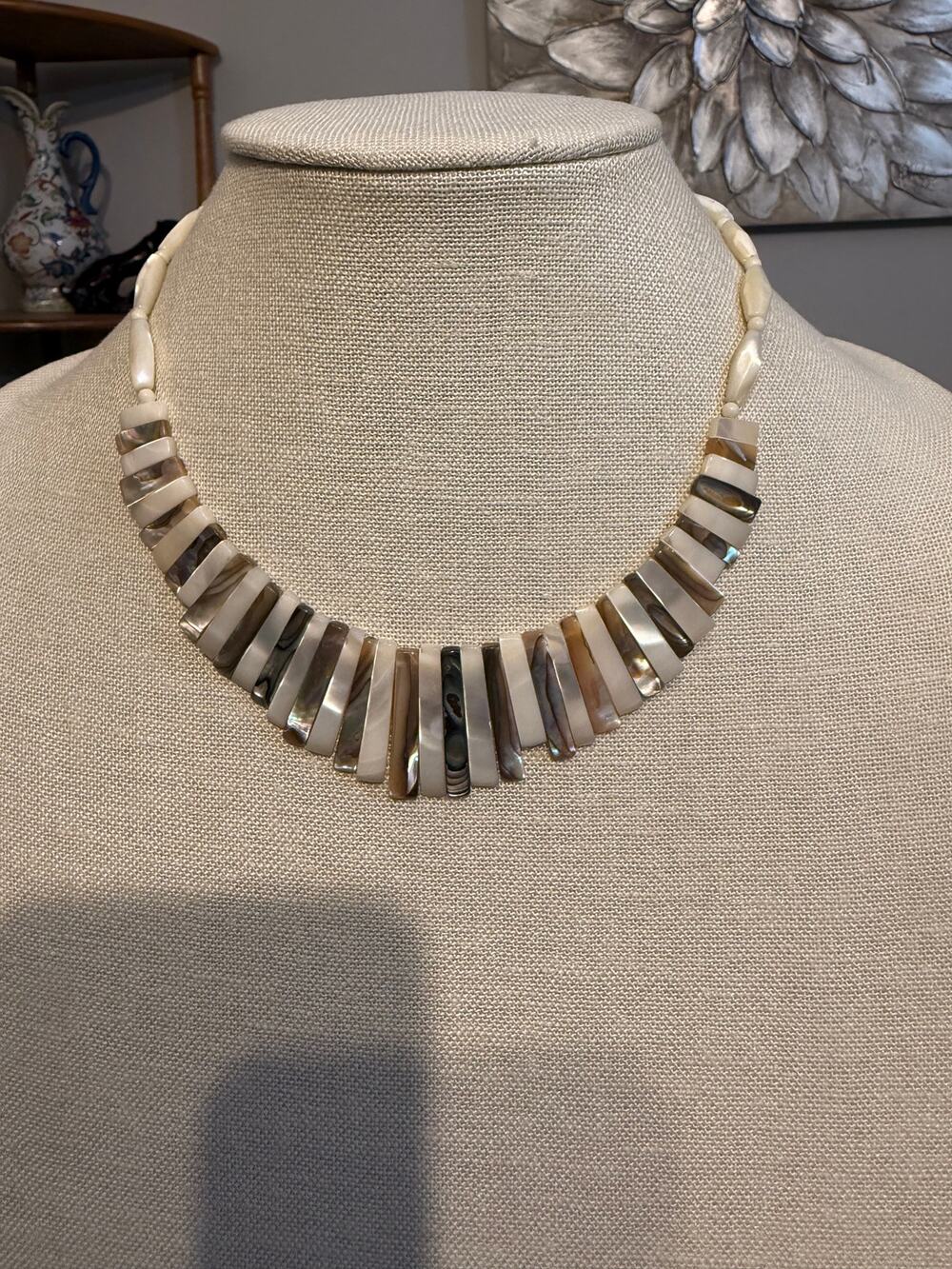 Mother of Pearl Moline Shell Statement Necklace 16”